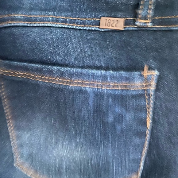 1822 Denim Blue Ankle Cropped Jeans with Rich Indigo Wash - Picture 3 of 4